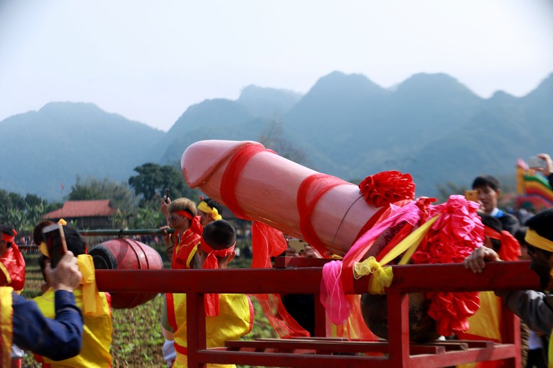 Bien nguoi chen chan de duoc chiem nguong 'cua quy khong lo' tai le hoi-Hinh-12