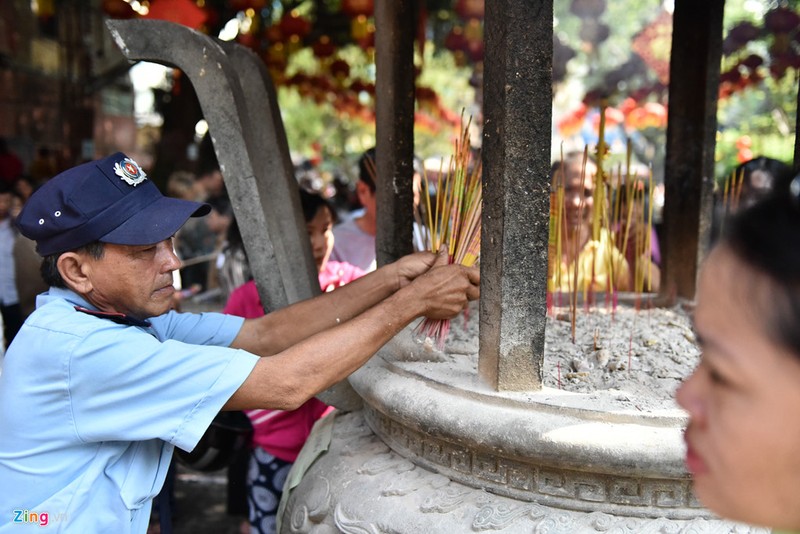 Chua Ngoc Hoang dong nghet nguoi toi cau tinh duyen, con cai-Hinh-14