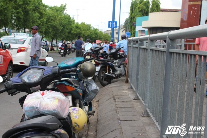 Hinh anh “xau xi” tren nhung con duong dep nhat Sai Gon-Hinh-10