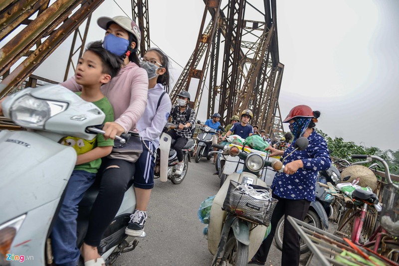 Cau hon tram tuoi bi bien thanh cho coc, giao thong un u-Hinh-5