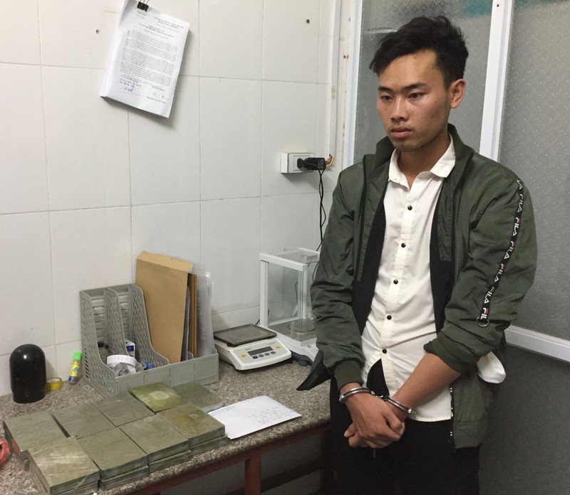 Son La: Bat doi tuong mua ban trai phep 17 banh heroin