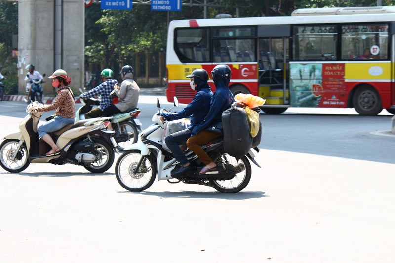 Anh: Muon kieu tranh nang nong cua nguoi dan Ha Noi-Hinh-2