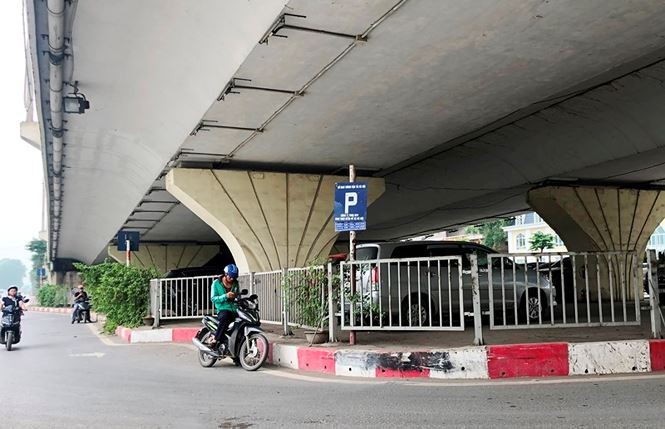 Bo Giao thong 'bac', bai trong xe gam cau Ha Noi van nhon nhip-Hinh-8