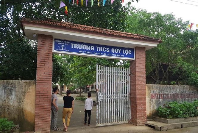 Thanh Hoa: Hoc sinh lop 7 goi cau ruot den danh thay