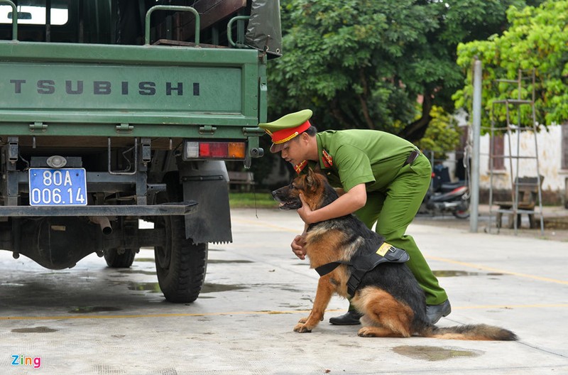 Cho nghiep vu chi noi giau ma tuy, thuoc no TNT trong chop nhoang-Hinh-3