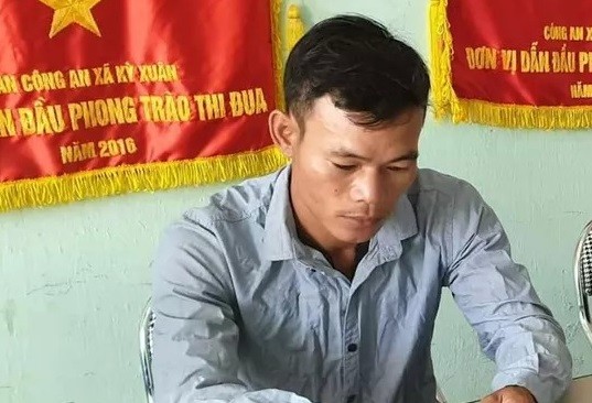 Cong an vien danh be gai thieu nang: “Chi danh vai cai“