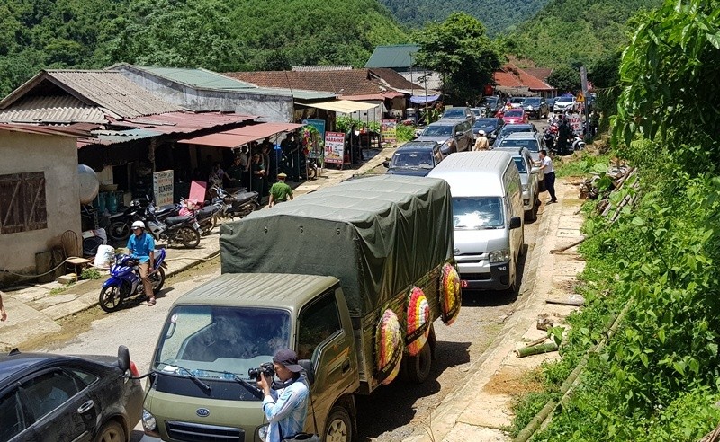 Nguoi dan khoc nhu mua tien dua Thieu ta bien phong Thanh Hoa hi sinh khi bat ma tuy-Hinh-10