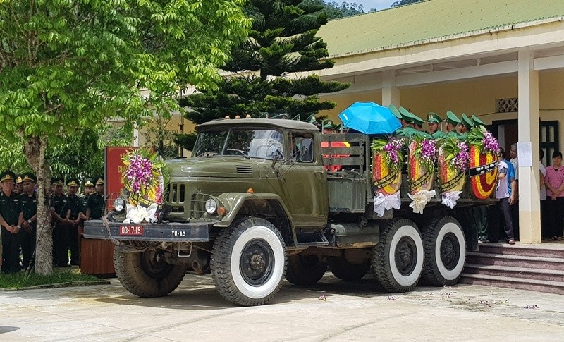 Nguoi dan khoc nhu mua tien dua Thieu ta bien phong Thanh Hoa hi sinh khi bat ma tuy-Hinh-7