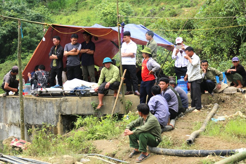 Giai cuu nan nhan o Si Ma Cai: Tram nguoi dung truoc hang cho dieu ky dieu