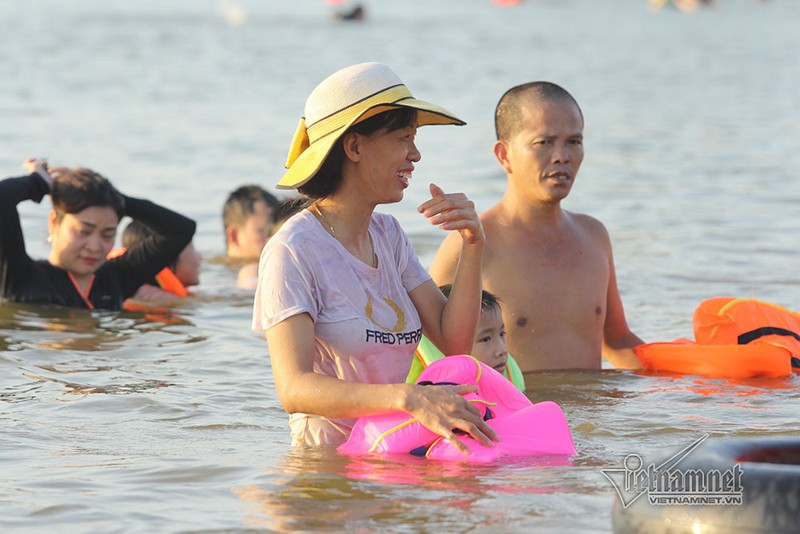 Ha Noi nong nhu rang, ngoai o thanh 'bai bien' ngan nguoi tam mat-Hinh-10