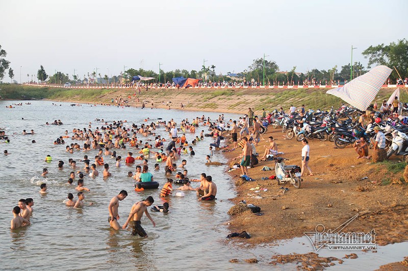 Ha Noi nong nhu rang, ngoai o thanh 'bai bien' ngan nguoi tam mat-Hinh-3