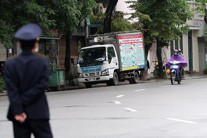 Ha Noi vang tanh sau quyet dinh xu phat khi ra duong khong co ly do can thiet-Hinh-4