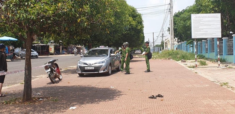 Nghi an tai xe taxi dam chet dong nghiep do mau thuan trong luc don khach