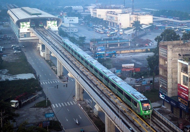 Anh: Duong sat tren cao doi von hang nghin ty nhung chi de che nang