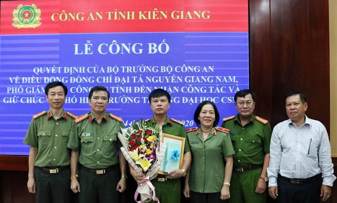 Nu Thieu tuong Cong an dau tien Bui Tuyet Minh nghi huu-Hinh-10