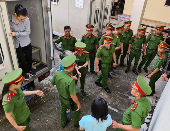 Xet xu vu xac nguoi vui trong be tong o Binh Duong: Tu hinh ke cam dau