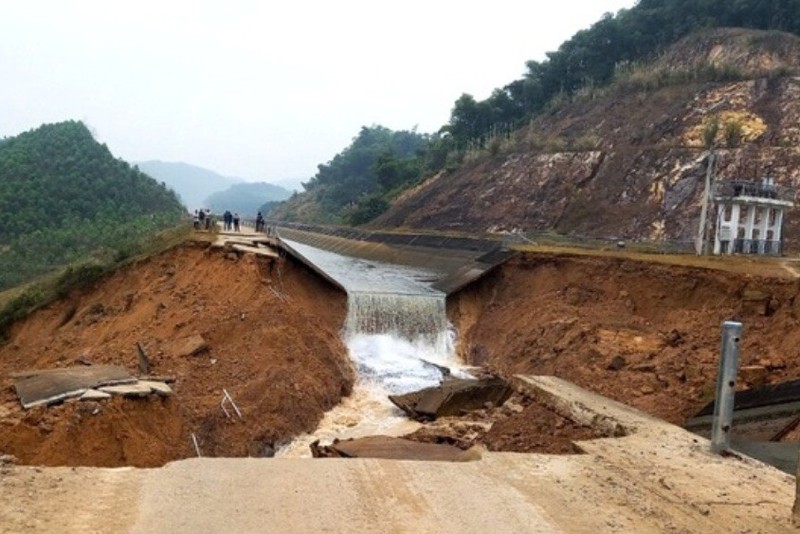 Thu truong Bo Nong nghiep xin loi lanh dao, nguoi dan Thanh Hoa