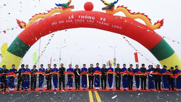 Thong xe cau Thang Long, nguoi dan Ha Noi het kho vi un tac giao thong