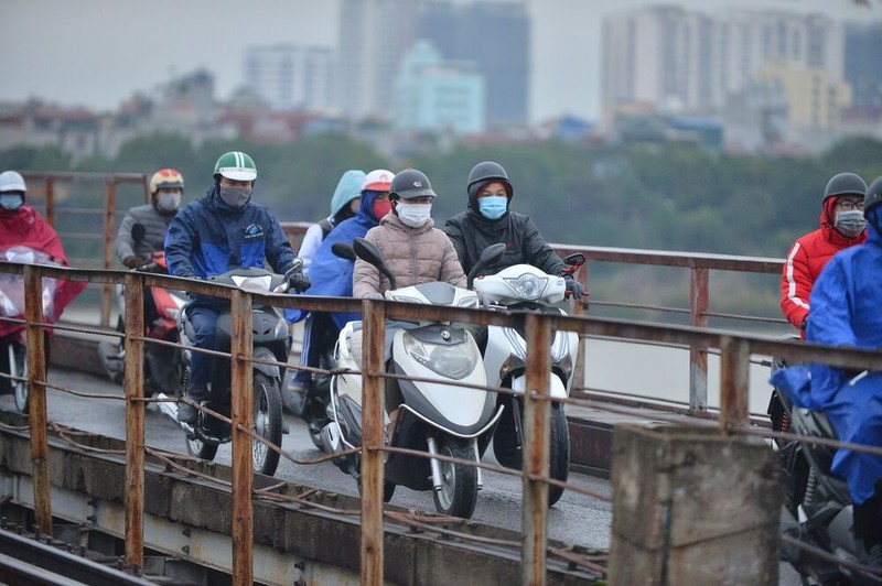 Ha Noi ret sau, hoc sinh co ro di hoc, phu huynh dot lua suoi am-Hinh-7