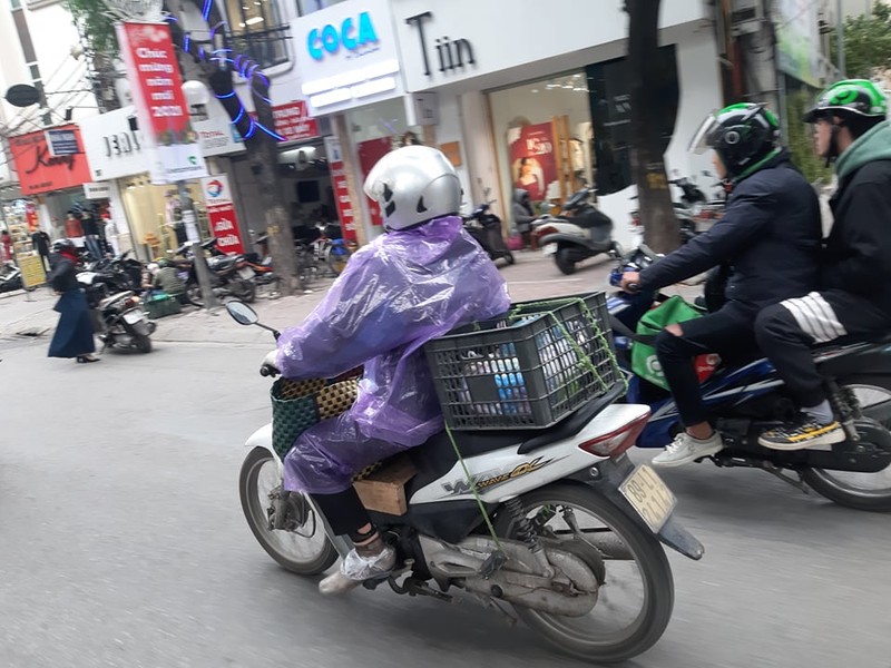 Ha Noi ret sau, hoc sinh co ro di hoc, phu huynh dot lua suoi am-Hinh-8