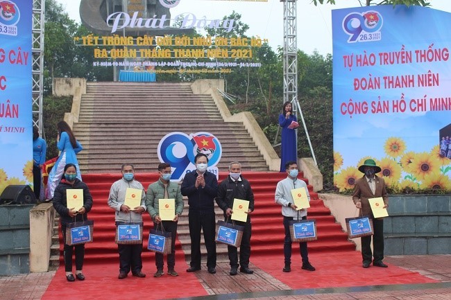 Doan Thanh nien Lien hiep Hoi Viet Nam tham gia le phat dong Thang Thanh nien va trong cay “doi doi nho on Bac Ho”-Hinh-3