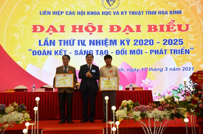 Dong chi Bui Van Thang duoc bau lam Chu tich Lien hiep Hoi o Hoa Binh-Hinh-5