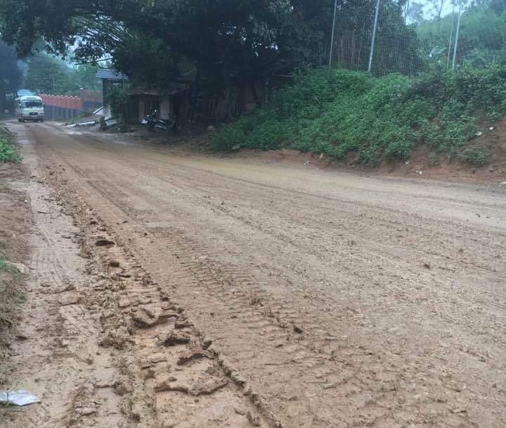 Phu Tho: Nguoi dan “khon kho” vi xe cho dat quan nat con duong-Hinh-6