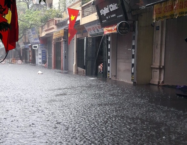 Canh bao 11 trong diem ngap ung khi mua lon o Ha Noi