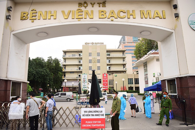 Hon 200 nhan vien xin chuyen khoi Benh vien Bach Mai, vi sao?