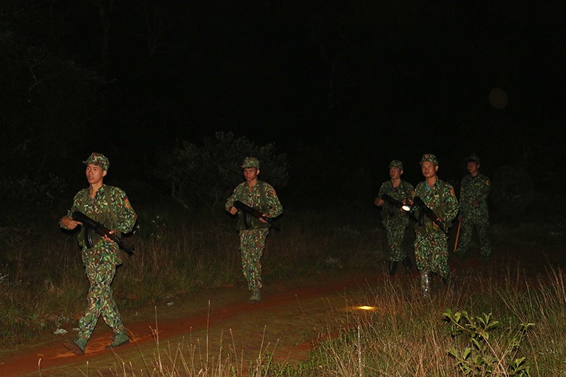 Hinh anh “nhoi tim” noi tuyen dau chong dich-Hinh-10