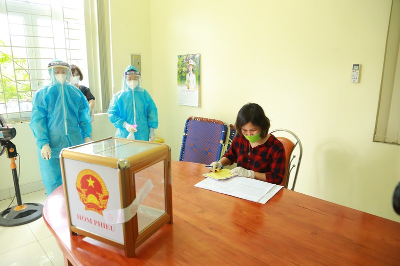 Quang Ninh: San sang phuong an bau cu trong khu vuc phong toa COVID-19-Hinh-11