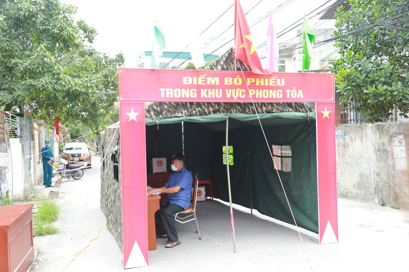 Quang Ninh: San sang phuong an bau cu trong khu vuc phong toa COVID-19-Hinh-13