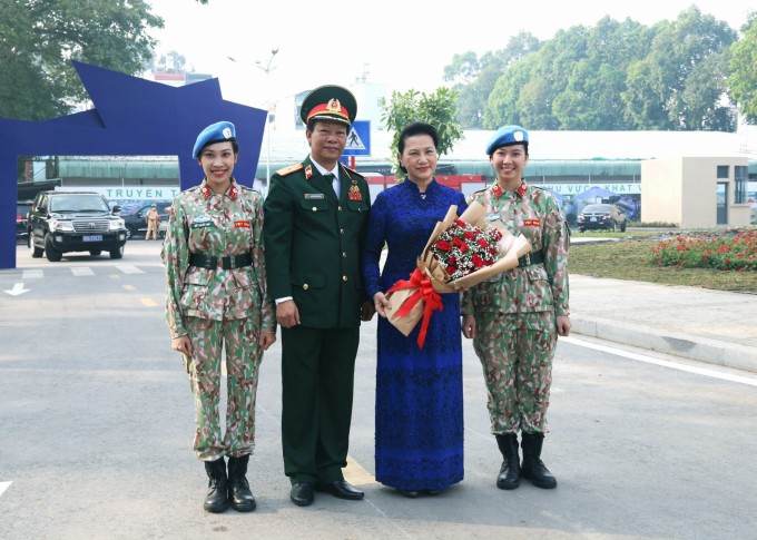 Nhung bong hoa cua luc luong gin giu hoa binh-Hinh-3