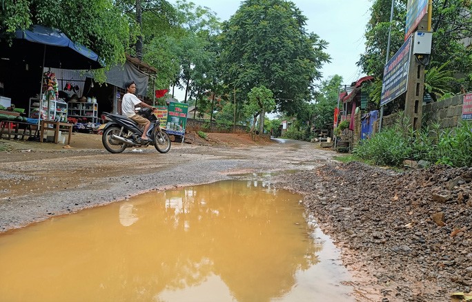 Duong 70 ti dong vua lam xong, nhieu doan da “nat nhu tuong“