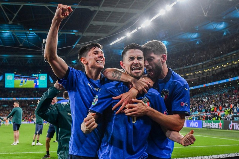 Vo dich EURO 2020, Italia nhan khoan thuong ky luc