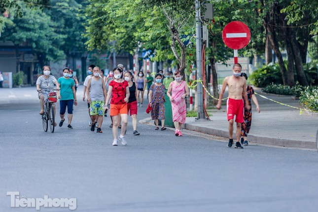 Ha Noi giang day chan khap loi, dan van tap the duc bat chap COVID-19-Hinh-12