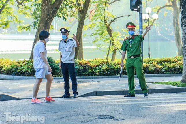 Ha Noi giang day chan khap loi, dan van tap the duc bat chap COVID-19-Hinh-15