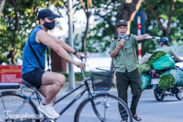 Ha Noi giang day chan khap loi, dan van tap the duc bat chap COVID-19-Hinh-16