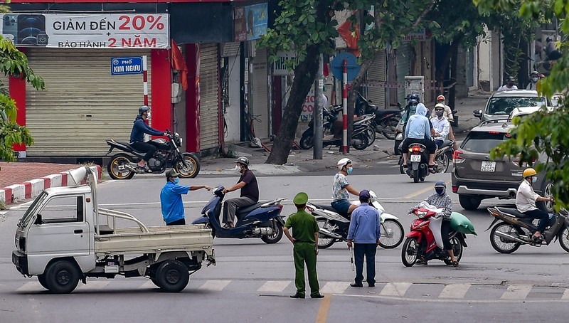 Ha Noi han che phuong tien qua benh vien phoi