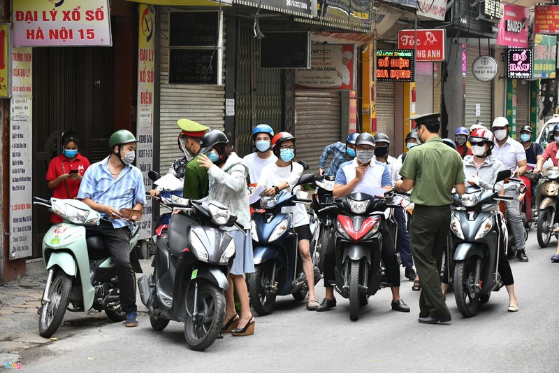 Nhieu chot kiem soat Covid-19 o Ha Noi bi un u-Hinh-12