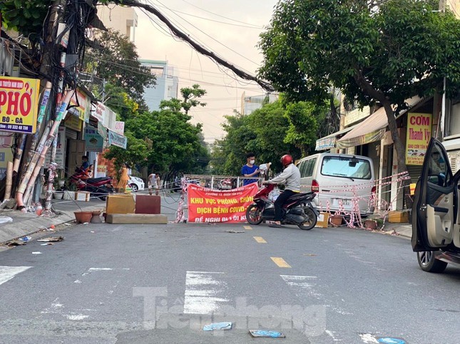 Muon kieu giang day chong dich truoc cac con hem o Sai Gon-Hinh-4