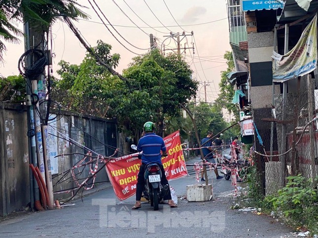 Muon kieu giang day chong dich truoc cac con hem o Sai Gon-Hinh-8