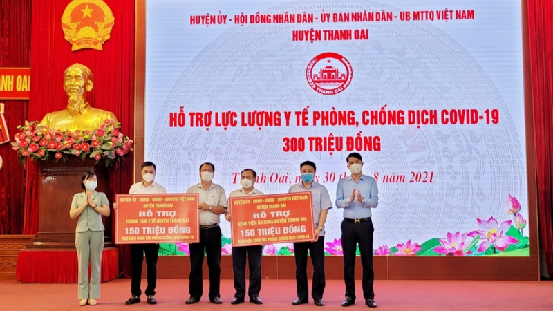 Nhung phan qua am ap gui cac ho gia dinh co hoan canh kho khan boi COVID-19-Hinh-6