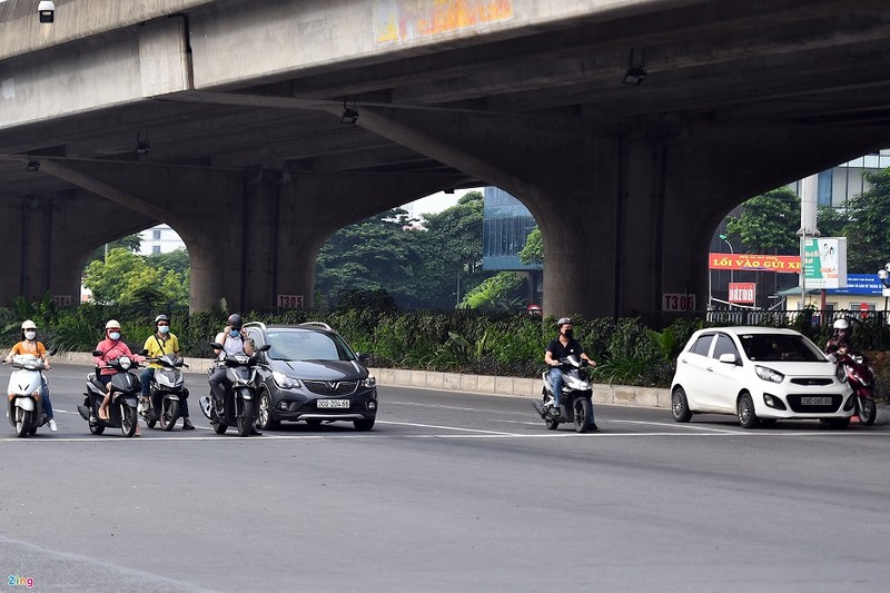 Duong Ha Noi lai dong duc xe co nhu chua he co COVID-19-Hinh-12