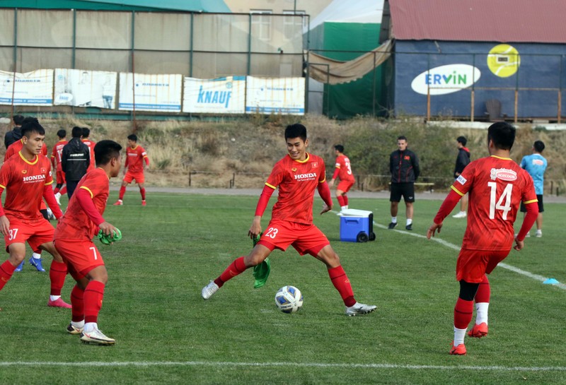 U23 Viet Nam tap buoi dau tien o Kyrgyzstan-Hinh-4