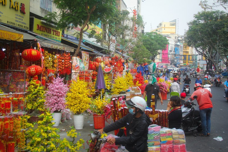 Tet xa que, ban khoan khong biet nen o hay ve?!-Hinh-2