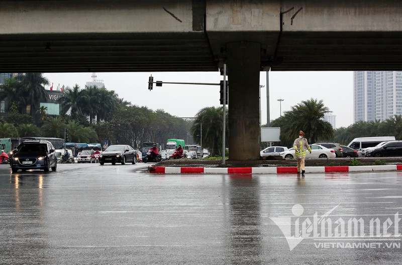 Nguoi Ha Noi di lam ngay dau tuan trong mua ret-Hinh-7