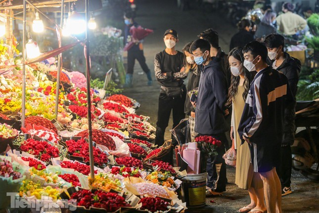 Cho hoa Quang Ba nhon nhip ca dem dip 8/3-Hinh-3