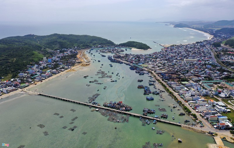 Cau vuot dam Sa Huynh nguy co sap, 6.000 dan thap thom