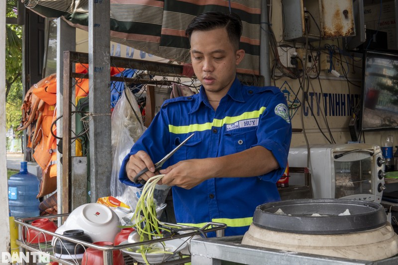 Doi quan dac biet giu mau xanh cho kenh Nhieu Loc - Thi Nghe-Hinh-10